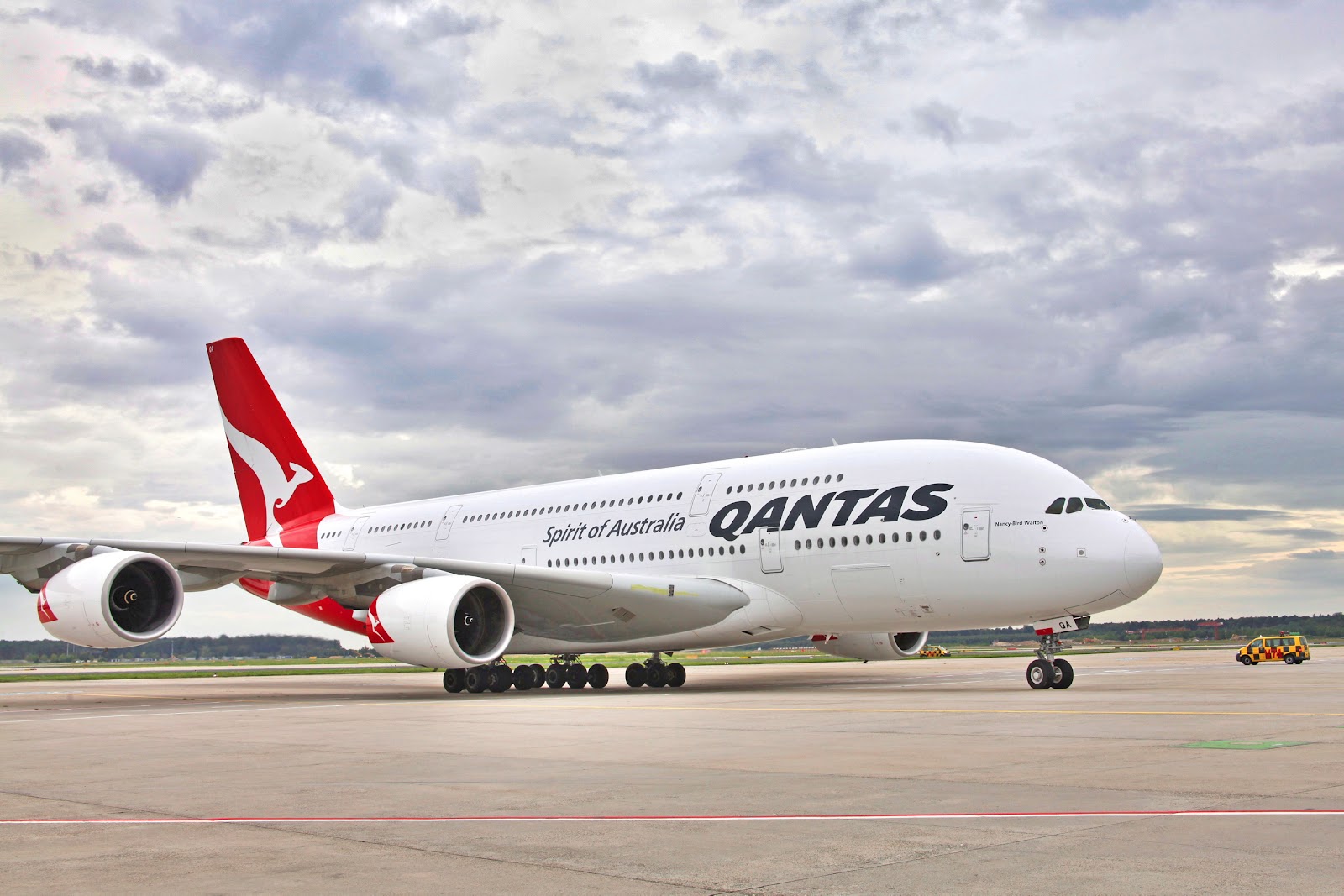 Австралийская авиакомпания Qantas объявила об сокращении тысяч рабочих мест - Фото