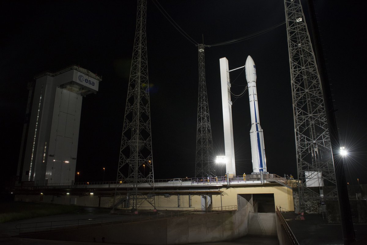 Запуск ракеты Vega отменён в связи с погодными условиями - Фото