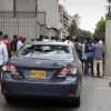 В Пакистане террористы атаковали здание фондовой биржи - Фото