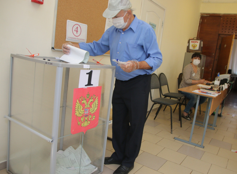 В России завершается голосование по поправкам в Конституцию - Фото