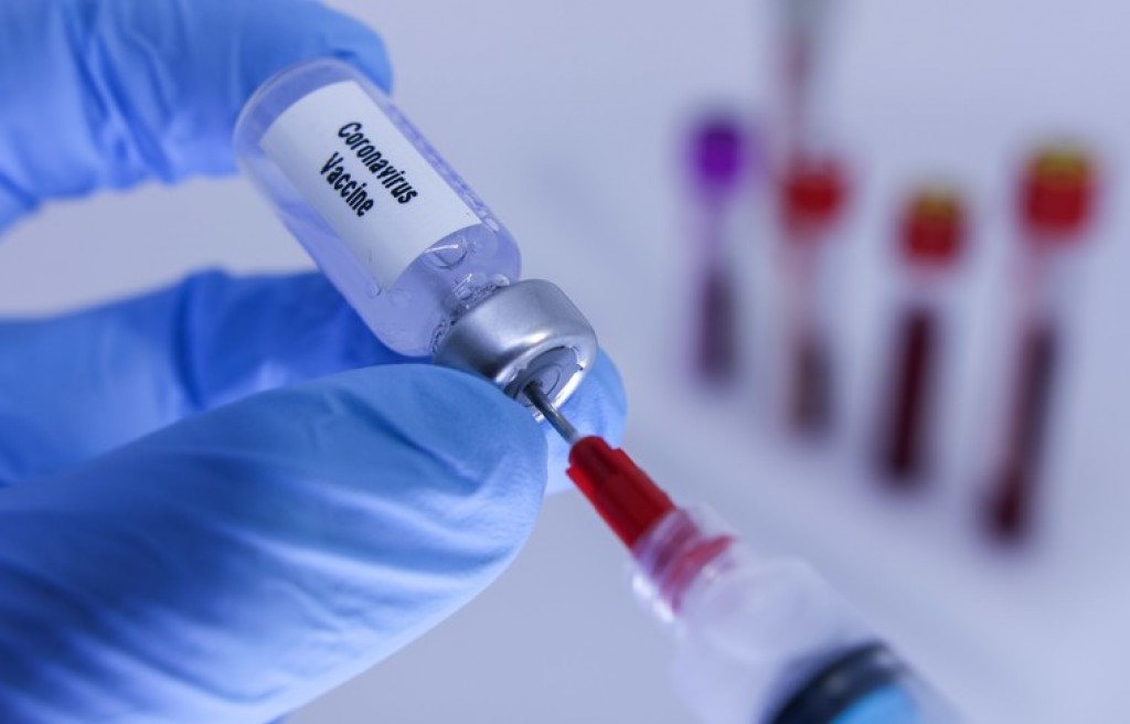 США готовы вложить до $2,1 млрд в разработку вакцины от COVID-19 - Фото