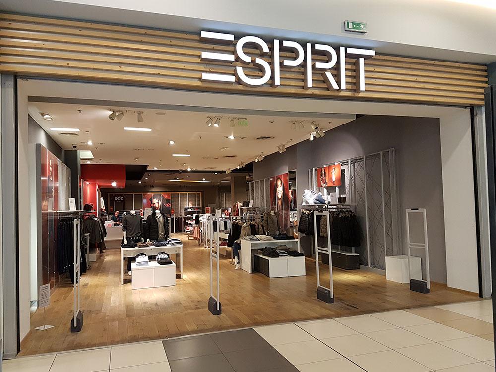 Esprit хочет закрыть около половины своих магазинов в Германии - Фото