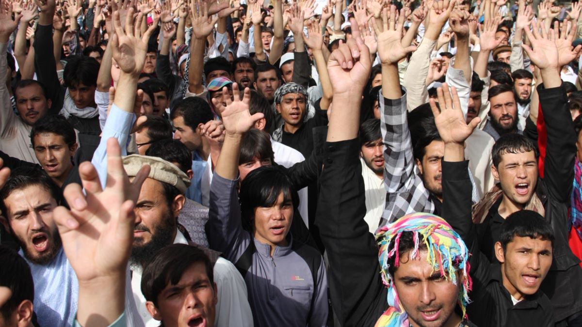 На северо-западе Пакистана начались протесты после взрыва бомбы - Фото