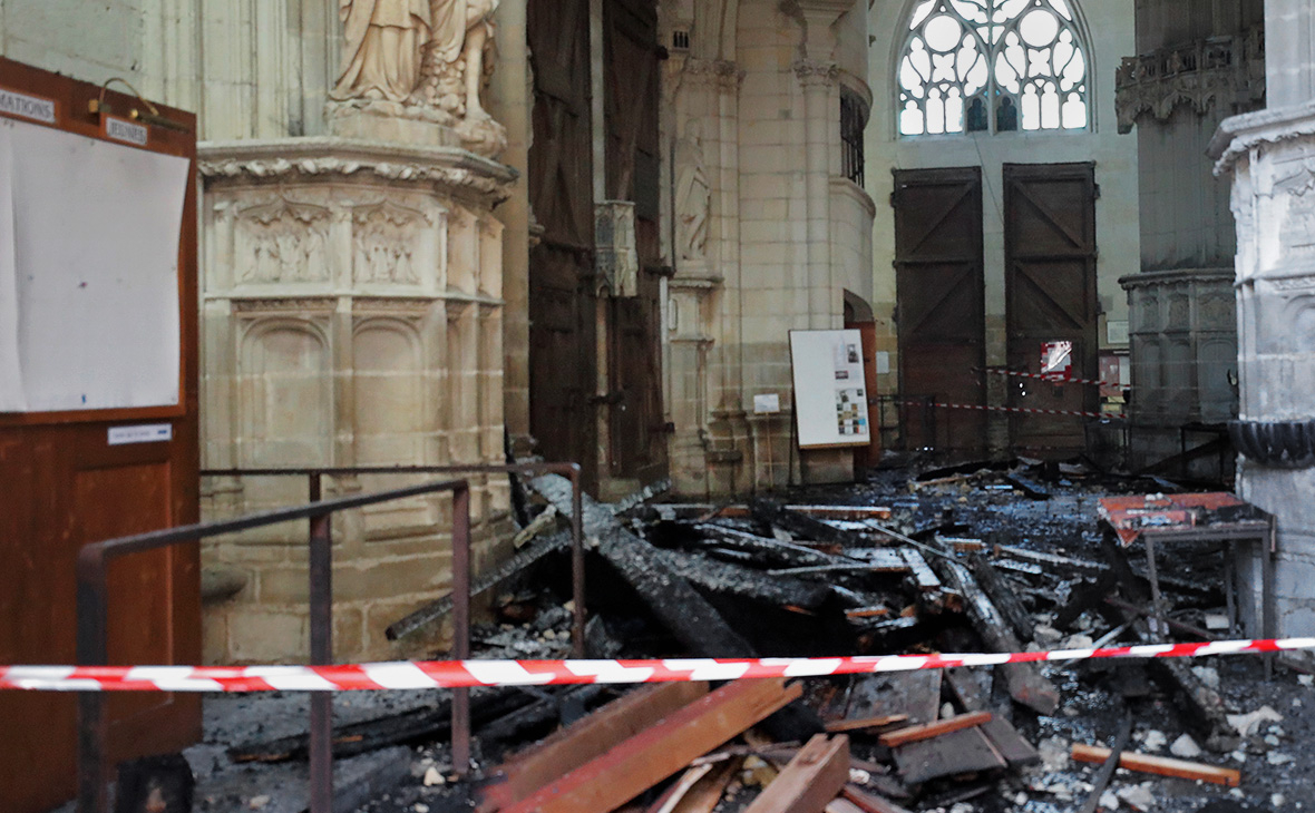 Задержан подозреваемый в поджоге собора во французском Нанте - Фото