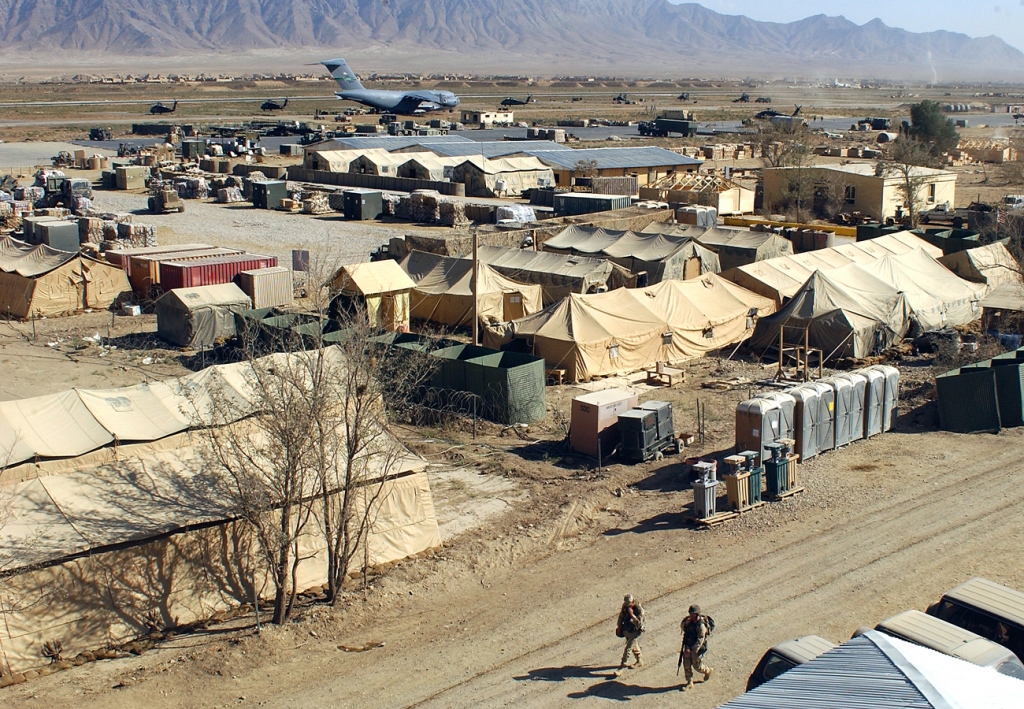 США закрыли пять военных баз в Афганистане - Фото