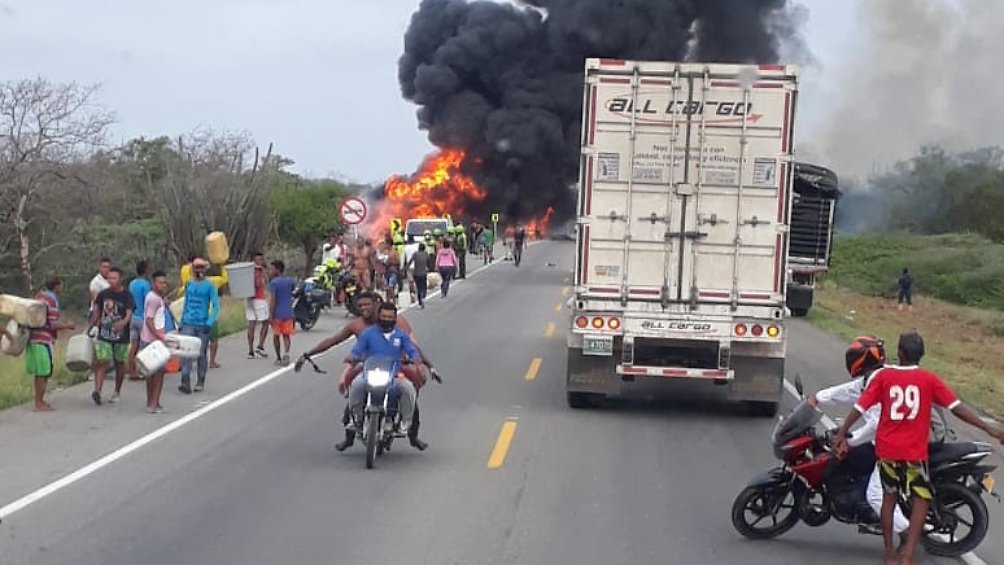При взрыве бензовоза в Колумбии погибли десять человек - Фото
