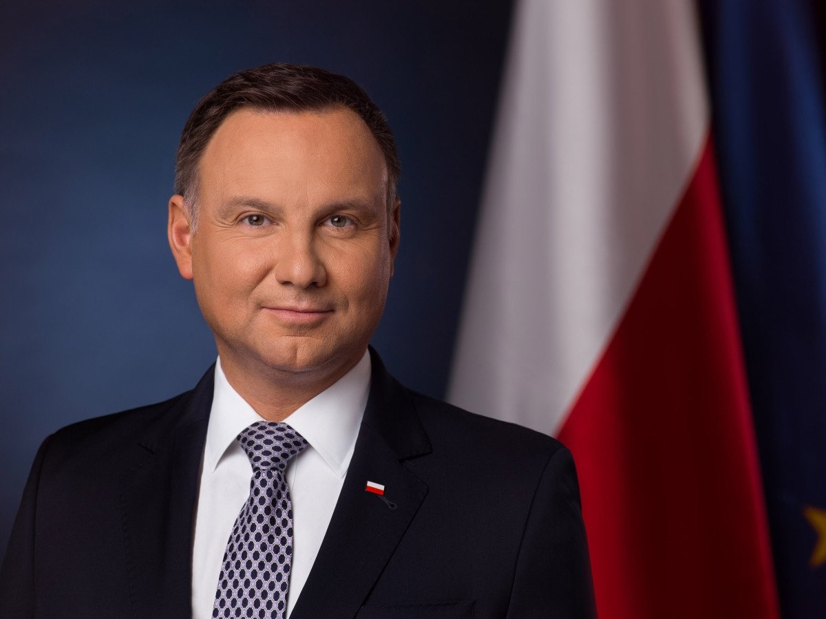 Глава Польши подписал проект запрета усыновления детей однополыми парами - Фото
