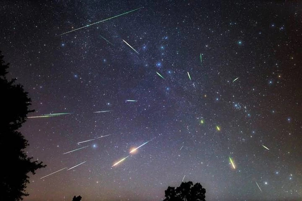 Метеорный поток Аквариды можно наблюдать в ночном небе в течение нескольких недель - Фото