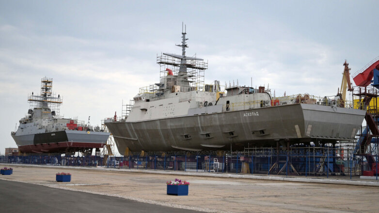 Путин принял участие в закладке универсальных десантных кораблей в Керчи - Фото