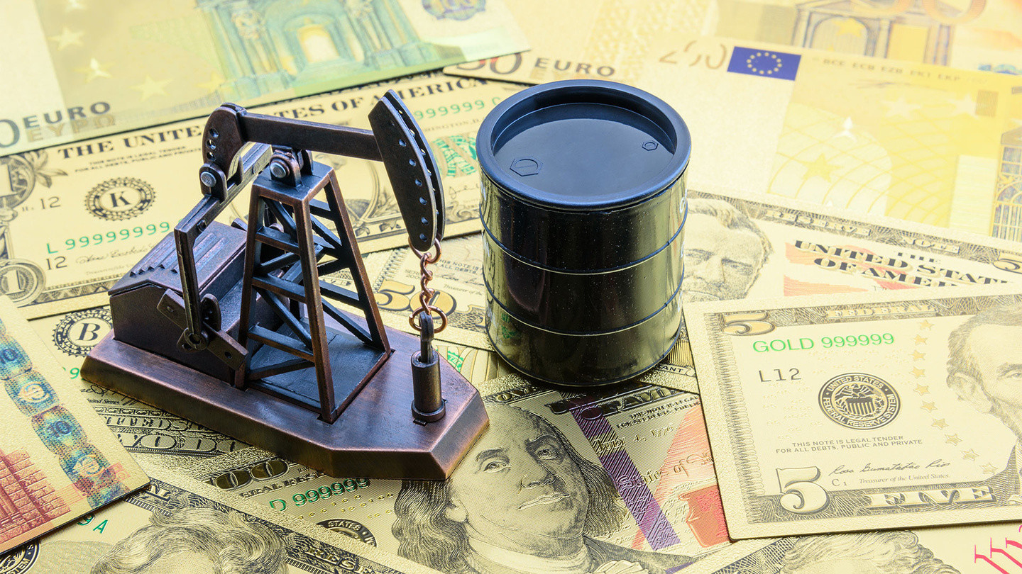 Мировые цены на нефть падают утром во вторник - Фото