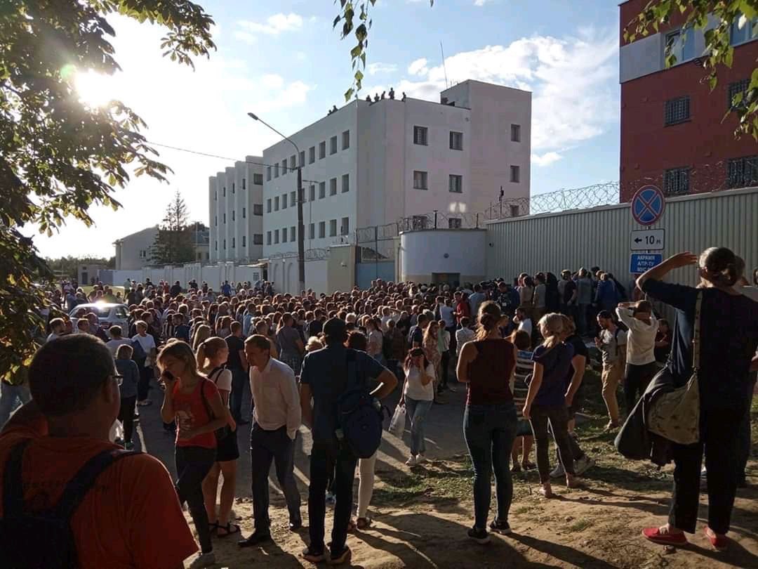 В Беларуси начали выпускать задержанных во время акций протеста - Фото