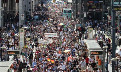 В Берлине около 10 тыс. человек протестовали против карантина - Фото