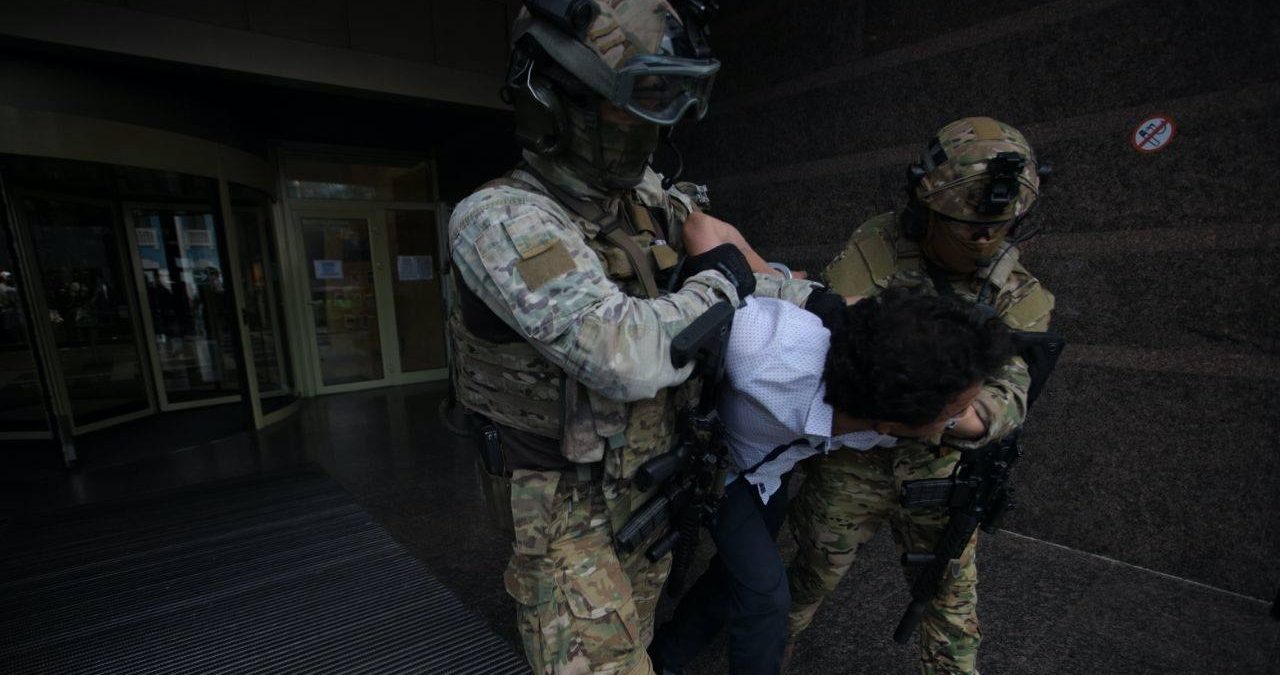 Спецназ задержал мужчину, захватившего банк в центре Киева - Фото