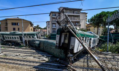 В Италии сошел с рельсов пригородный поезд без машиниста - Фото