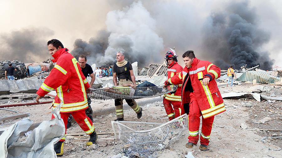 Спасатели продолжают поиски пропавших без вести после взрыва в Бейруте - Фото