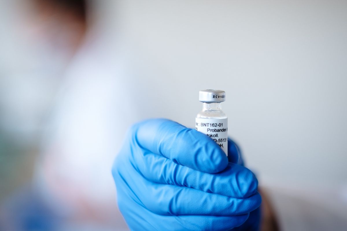 Biontech планирует подать заявку на одобрение вакцины от COVID-19 в октябре - Фото
