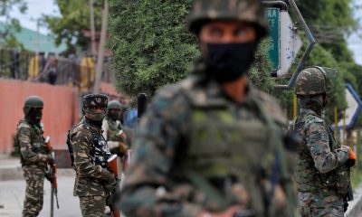 В индийском Кашмире солдаты расстреляли участникам шествия - Фото