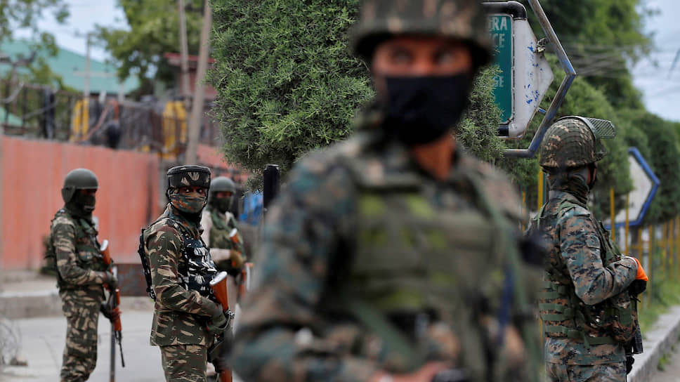 В индийском Кашмире солдаты расстреляли участникам шествия - Фото