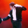 Белая перчатка Майкла Джексона c турне "Victory" была продана за $112 тыс. - Фото