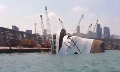 Круизный лайнер Orient Queen затонул после взрыва в порту Бейрута - Фото