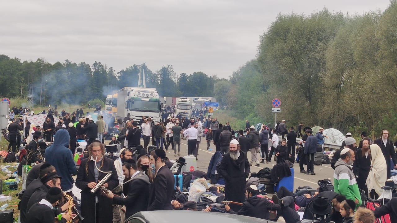 570 хасидов покидает белорусско-украинскую границу - Фото
