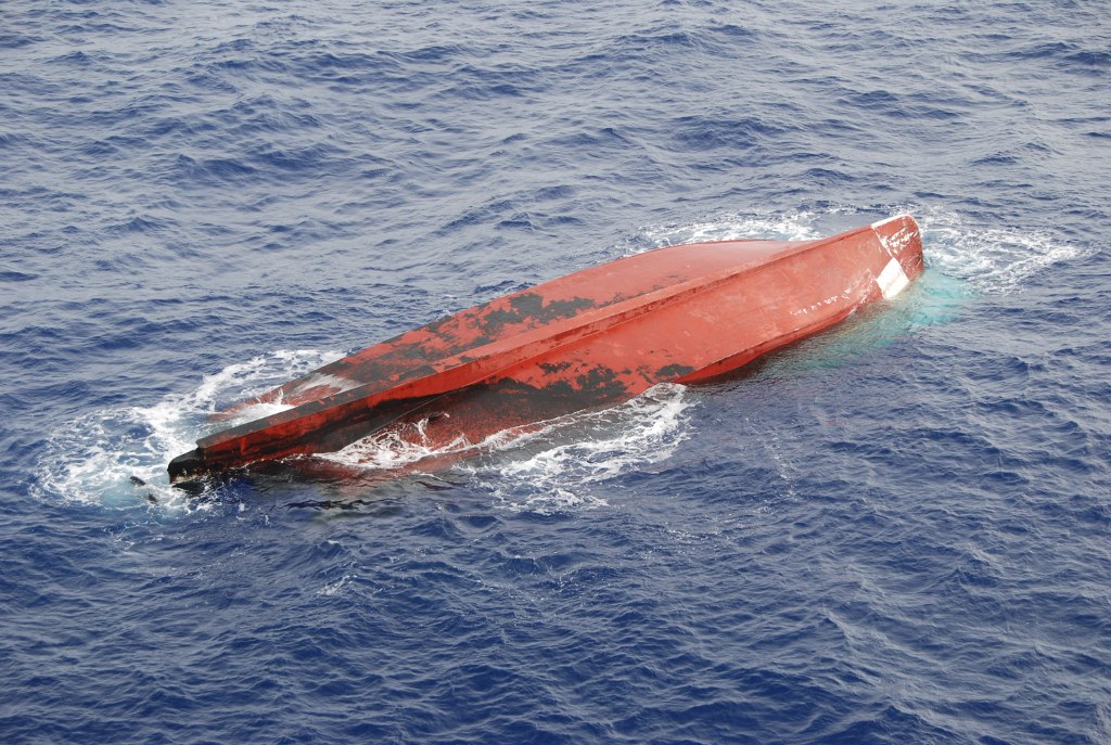 В Индии 11 человек погибли при опрокидывании лодки - Фото