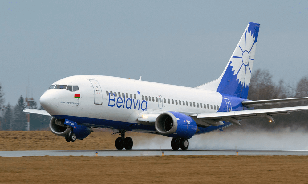 Рейсы самолеты минск. Боинг 737 Белавиа. Белавиа 1996. Boeing 737 Max 8 Belavia. Боинг 737 Мах Белавиа.