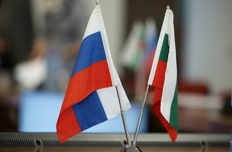 МИД Болгарии высылает двух российских дипломатов - Фото