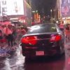 В центре Нью-Йорка машина протаранила толпу протестующих - Фото