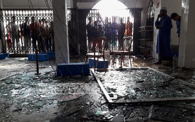 Около 11 человек погибли при взрыве газа в мечети в Бангладеш - Фото