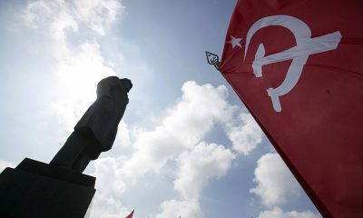 В Бразилии хотят приравнять серп и молот к свастике - Фото