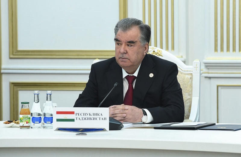 На президентских выборах в Таджикистане победил Рахмон с 90% голосов - Фото
