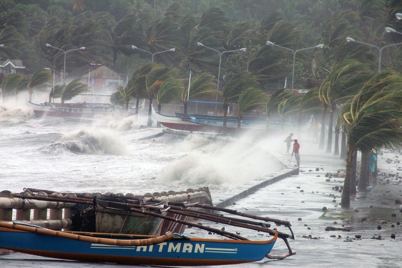 Вьетнам готовится эвакуировать более 1,2 млн человек из-за шторма "Молаве" - Фото