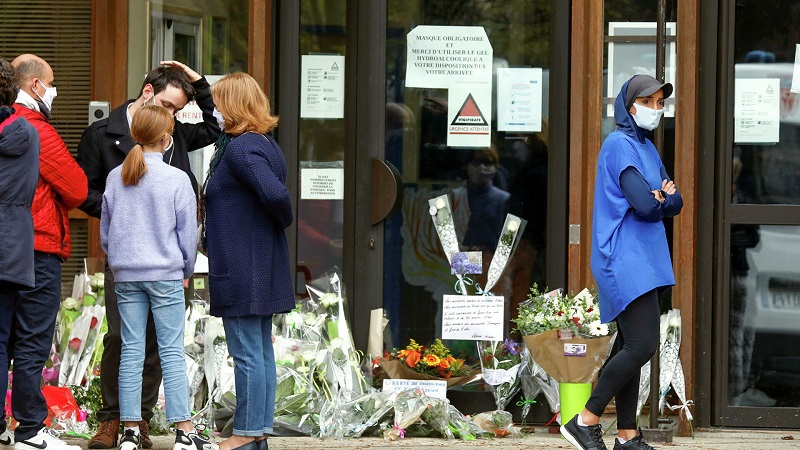 Франция усилит борьбу с радикализацией из-за убийства учителя - Фото