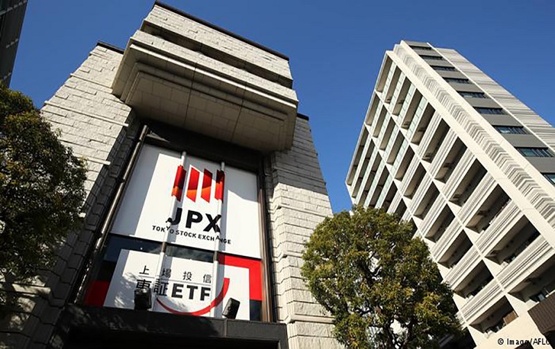 Торги на Токийской фондовой бирже приостановлены до конца дня - Фото