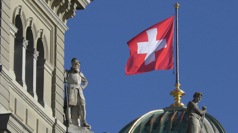 Швейцария ужесточает карантинные меры на фоне всплеска COVID-19 - Фото