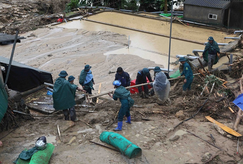Во Вьетнаме 55 человек погибло во время наводнения - Фото