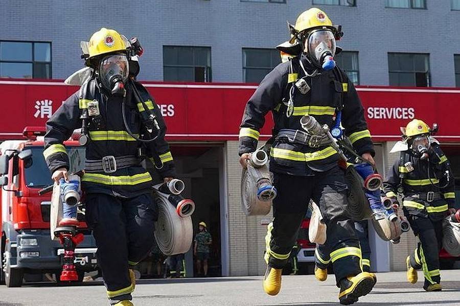 13 человек погибли в Китае в результате пожара в выставочном зале - Фото