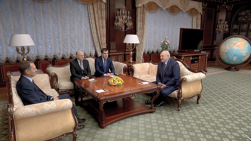 Лукашенко поблагодарил Нарышкина за предоставление информации от СВР РФ - Фото