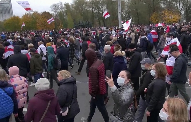 Более 300 человек были задержаны на акциях протеста в Беларуси 26 октября - Фото