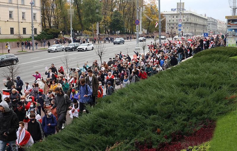 Более 370 человек было задержано на акциях протеста в Беларуси 26 октября - Фото