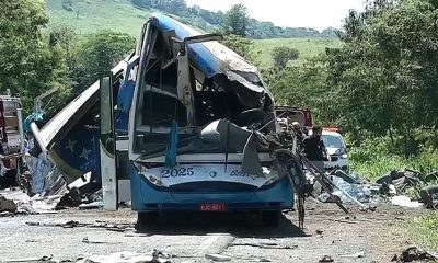 В Бразилии погиб 41 человек в результате аварии автобуса с грузовиком - Фото