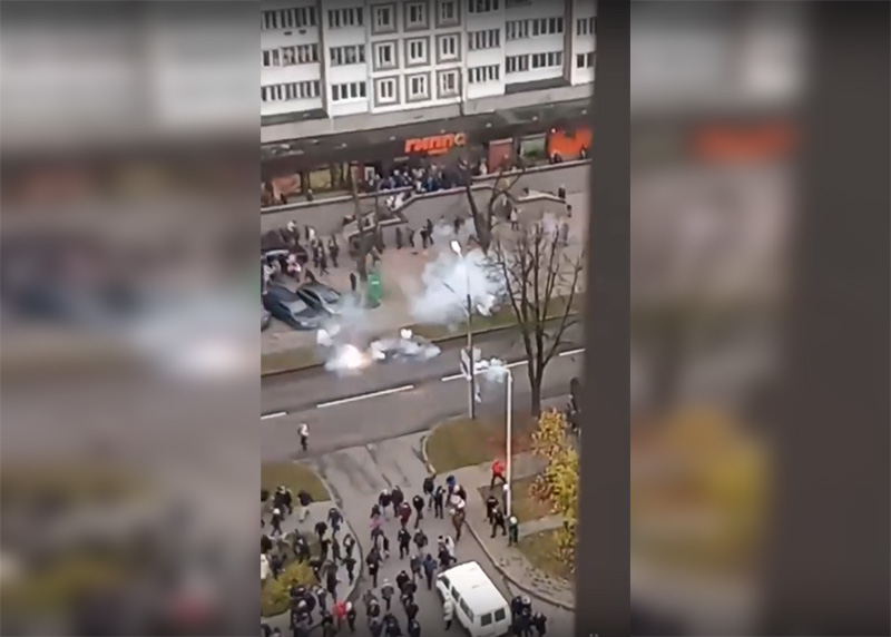 Против протестующих в Минске применили слезоточивый газ - Фото