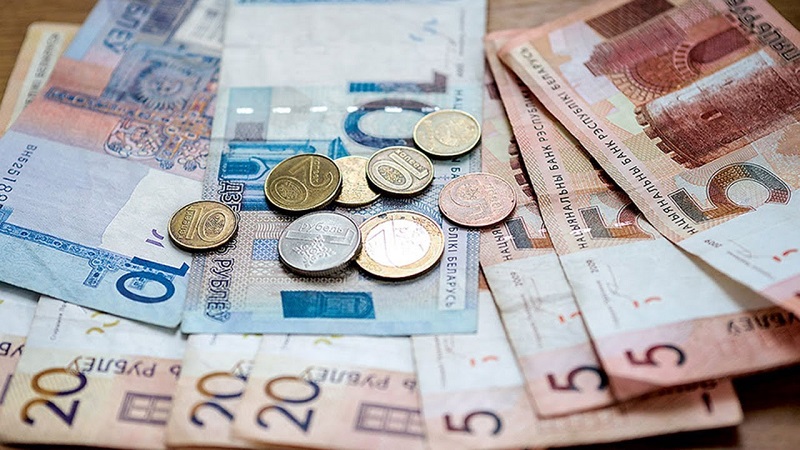 Номинальная средняя зарплата в Беларуси в октябре составила 1285 рублей - Фото