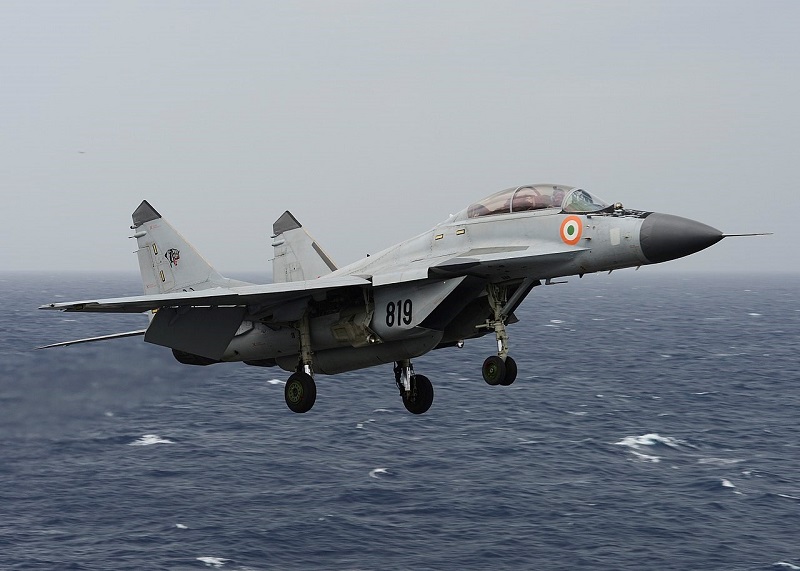 МиГ-29К ВМС Индии потерпел крушение в Аравийском море - Фото