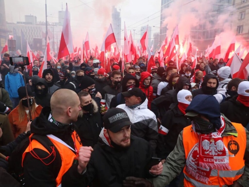 В Варшаве 35 полицейских и 1 фотокорреспондент получили ранения на Марше независимости 11 ноября - Фото