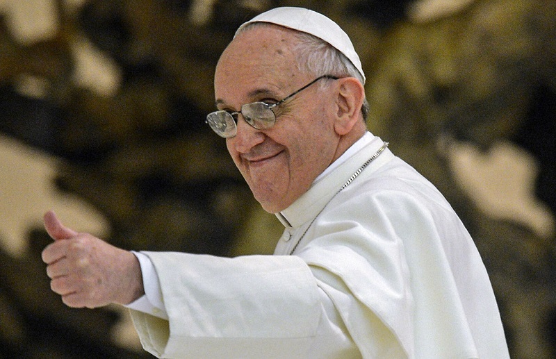 Ватикан начал расследование из-за лайка папы римского под откровенным фото - Фото