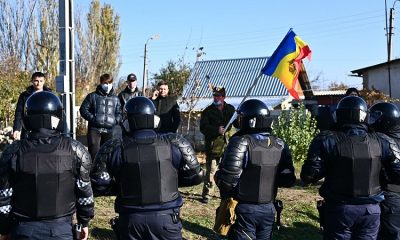 В молдавской Варнице произошли столкновения полиции с оппозицией - Фото