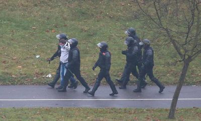 Более 240 человек было задержано на акциях протеста в Беларуси 22 ноября - Фото