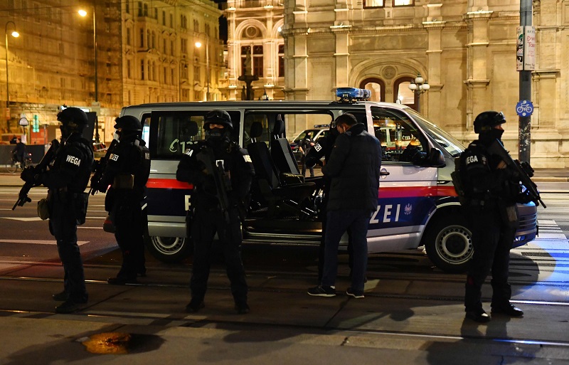 Число жертв теракта в Вене увеличилось до четырех - Фото